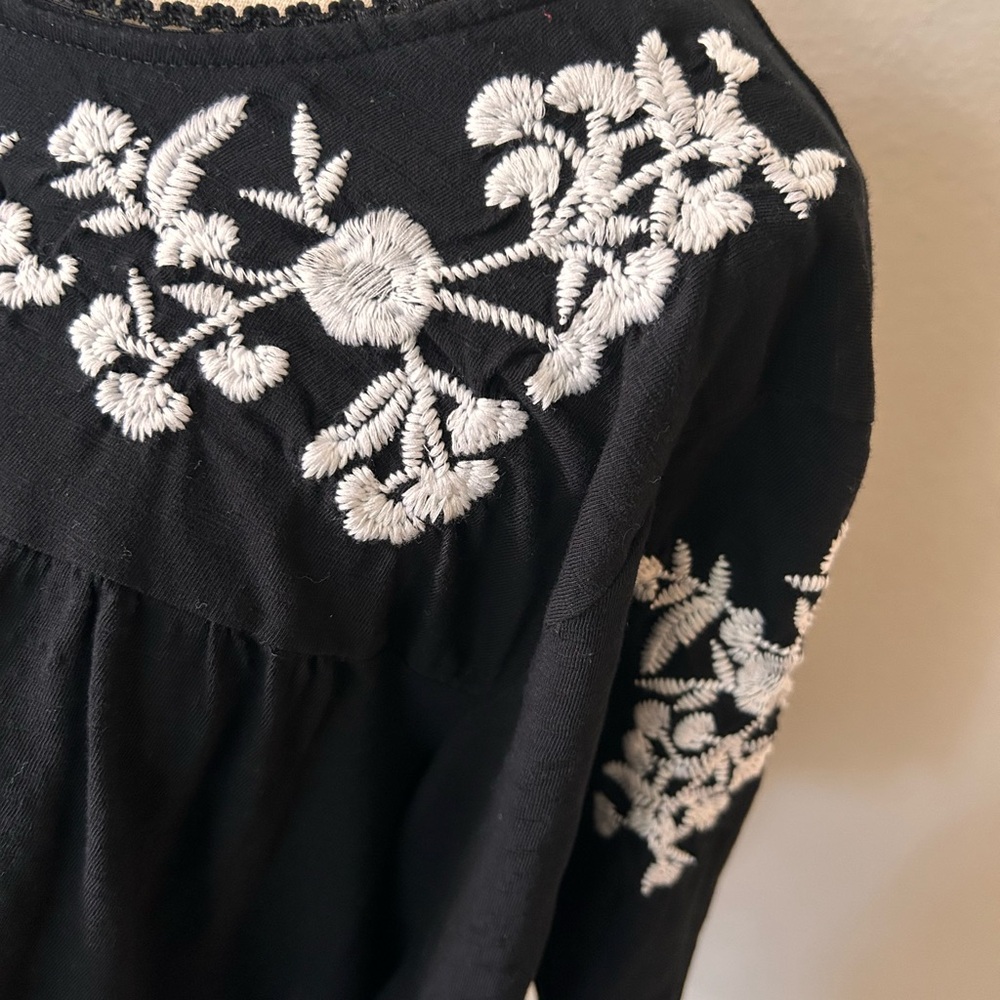 Black White Romantic Embroidered Boho Prairie Top Floral Coastal Size 2X - Picture 3 of 6